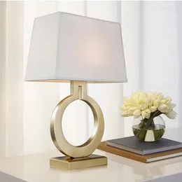 Table Lamps Nordic El Decorative Desk Lamp Light Luxury Personalized Designer Model Room Postmodern Living Bedroom Bedside