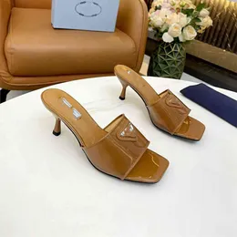 Prado 2023 Sandaler Luxury Pradity Fashion Women Design Summer High Heels Läder Cross Tie Men Flat Casual Slippers 02-05 7GFY