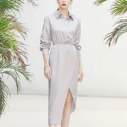 Casual Dresses Linda Della 2023 Fashion Designer Women Summer Modeller Ljusgrå V-ringning Asymmetrisk midjeband Slim Long-ärmskjorta