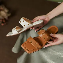 Kapcia 2023 Letnie kobiety oryginalne skórzane sandały z swobodnymi solidnymi zwięzłymi slajdami buty