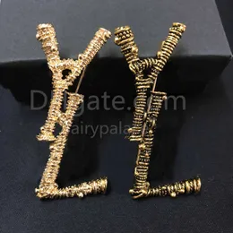 Famous Simple Brooch Gold Women Brooch Luxury Designer Jewelry With Letters Casual Suit Pin High-Quality Mens For Gifts Business Ladies Party Accessories