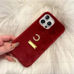 Luxury Pearl C Phone Case Designer Gold Brand Letter Fashion Furry Red Wool Shell Custodie per Iphone 14 Pro Max Plus 13 12 11 Cover antiurto