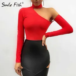 T-shirt feminina Tops Red Tops básicos Um ombro colarinho elegante camisetas 2022 Mulheres da primavera Sexy Bodycon fêmea magra de uma peça Top G1028 T230104