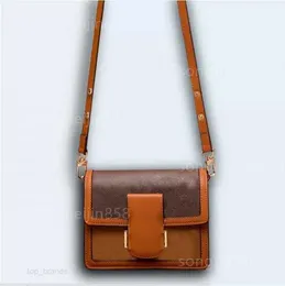 2023 catwalk dauphine färgväskor Matchande handväskor lyxig designer väska koppling handväska crossbody väskor plånböcker axel bages messenger topp