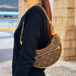 Luxury flower pea crescent bag ladies shoulder portable slung chain bag designer cute fashion trends in Europe and America top