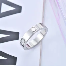 Kadınlar Yüzükleri Seviyor Elmas Tasarımcı Yüzük Düğün Takı Çift Hediye Klasik Lüks Mektup Oyma Moda Alaşımlı Gümüş Gül Silgi Kaplama Asla soluk Erkek Yüzük