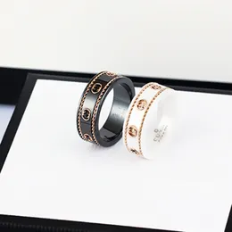Керамика кольца любви и фарфоровые мужчины дизайнер для женщин для женщин женские кольца Подарок годовщины G Двойное черно-белое керамическое древнее кольцо 18K золото