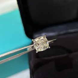Designer-Diamantring mit vier Krappen und 2 Karat Diamantringen aus 925er Sterlingsilber mit eingelegten Diamanten