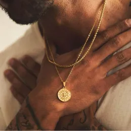 Kompass -Halsketten für Männer, die gestapelte kubanische Figaro -Ketten Halsketten gelassen werden.