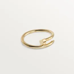 Pierścienie damskie Projektant Miłośnicy Pierścień luksusowej biżuterii Rozmiar 6-11 tytanowy stop tytanowy złoto Diamentowe rzemiosło akcesoria nigdy nie zanikają obrączka ślubna