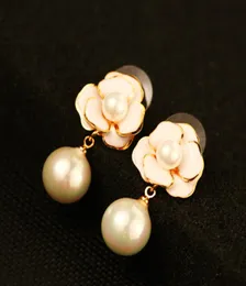 Nieuwe trendy klassieke modeontwerper Camellia Flower Elegent Pearl Pendant Drop Stud Dange kroonluchter oorbellen voor vrouw Girls7378787