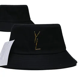 디자이너 Mens Womens Bucket Hat Fitted Hats Sun Prevent Bonnet 금속 문자 디자인 패션 차양 모자 기질 다용도 모자 커플 여행 착용 아주 좋은