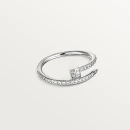 Pierścienie damskie Projektant Miłośnicy Pierścień luksusowej biżuterii Rozmiar 6-11 tytanowy stop tytanowy złoto Diamentowe rzemiosło akcesoria Never Fadebague Mistrzostwa pierścienie