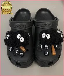 Cool päls boll charms designer diy biscuit shoelace spänne sneaker charm för krok jibs clogs barn pojkar kvinnor flickor1807328