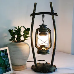 Lampade da tavolo Camera da letto Studio Stage Ferro battuto Kerosene Stile cinese Ripristino degli antichi modi di archaizzare la lampada a lanterna