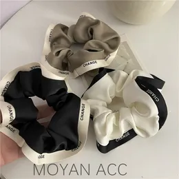 Ribbon de qualidade Lady Winter Bandas de cabelo diárias Scrunchies Stripe for Women Ponytailt Helder Elastic Rubber Band Schrunch 1293