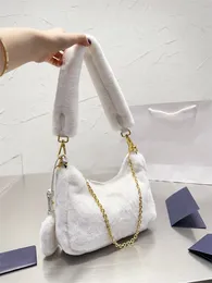 Borse a tracolla in pelliccia invernale popolari Borsa a catena sotto le ascelle del progettista Caldo piumino Borse di lusso alla moda invincibili Borse a frizione nere Borsa da donna di lusso dei designer