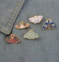 Kvinnor Insektserie Kläder Broscher Butterfly Moth Model Drop Oil Pins europeiska legering Moon Eye Emamel Cowboy Ryggsäck Badge Jewel5591042