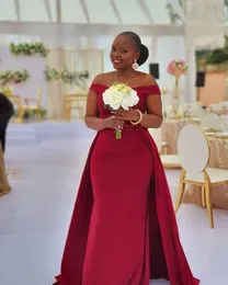 Burgundy Kapalı Omuz Nedime Elbiseleri Denizkızı Çıkarılabilir Tren Uzun Düğün Partisi Elbise Afrika Puined Vestidos
