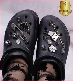 Cool Robot Pin Croc Charms Designer Rhinestone Gem Shoe Decoration Charm för Croc Jibs Clogs Children Barn Kvinnor GIRLT4653583