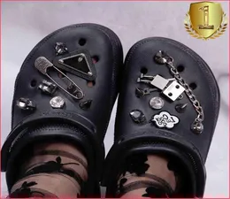 Cool Robot Pin Croc Charms Designer Rhinestone Gem Shoe Decoration Charm för Croc Jibs Clogs Children Barn Kvinnor GIRLT7701869
