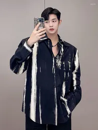 Koszulki męskie w stylu koreańsko-ramię nieregularna męska koszula z barwnikami 2023 Modna klapa jednorakowa 2A1219