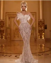 Abiti da sposa squisiti a sirena senza maniche Bateau Piuma D Pizzo Applicazioni cave Paillettes Perline Lunghezza pavimento sexy Plus Size Abiti da sposa formali Abiti Da