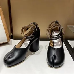 Mode kvinnor skor designer split toe ninja tabi pump kvinna hög häl gris fötter grunt sandal spänne runda huvud kvinnor klänning sko