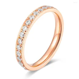 Bröllopsringar Inschic 2023 Korean Fashion Pave Cubic Zircon Stones Engagemang för flickor Kvinna Rostfritt stål smycken 4 färger