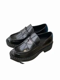 Komfortmonolith gebürstete Lederlehre Schuhe Sliter auf Frauen Oxford Chunky Gummi Luxus Fashion Lug Sohle Platfrom Walking Party Hochzeit G9ch#