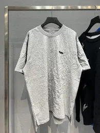 Camisetas de hombre Logo bordado invertido abierto de alta temperatura plisado ligero de lujo de manga corta camiseta de hombre mujer