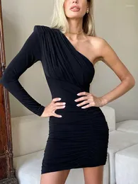 Casual Dresses Ueteey One Shoulder Ruched Bodycon Dress for Women Elegant Clothes Club Party Långärmad Sexig Backess Mini Vestido