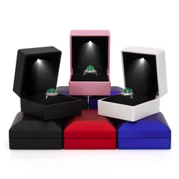 Caixa de j￳ias com luz LED para noivado Rings Caixas de casamento Festival Anivers￡rio Jewerly Colar exibir embalagem de estojo de presente