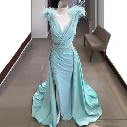 2023 Sexy Prom Dresses Turquoise Deep V Neck Feather Lace Appliques Crystal Beads Overskirts Detachable Train Side Split Plus Size Party Formal Evening Gowns