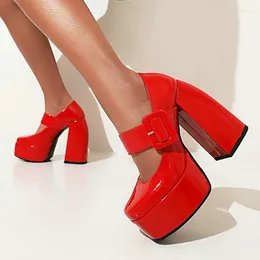 Отсуть обувь PU Патентная кожаная кожаная нога Big Buctle Best Bess Женская красная черная платформа каблуки кусочка на высоких каблуках Mary Janes Pumps
