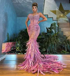 Abiti da ballo a sirena rosa senza maniche con scollo a V 3D Appliques in pizzo Paillettes Lunghezza del pavimento in rilievo Abiti da sera con treno di piume formali celebrità Plus Size Custom Made