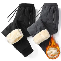 Pantaloni di cashmere taglie forti 8XL Pantaloni di cashmere invernali in pelle di agnello da uomo Pantaloni casual maschili caldi Pantaloni foderati in pile Pantaloni sportivi
