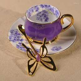 Filiżanki spodki europejski luksusowy zestaw kubek herbaty ceramiczny złoty obręcz i spodek moda kości China Mub Taza Cafe Espresso AC50BD