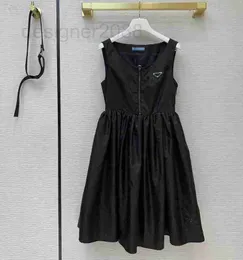 Casual Dresses Designer Trendiga ärmlösa kvinnor klär ny mössa ärm klänning1 mode matchande nylon inverterad triangel svart midi storlek s-l 2tdk