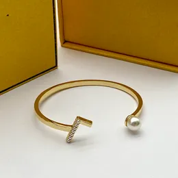 Dise￱ador de pulseras de brazaletes para mujeres Braceletas de oro Pulseras de amor Luxurys Dise￱adores de pulseras Pulseras Fashion Bangle New 131Z