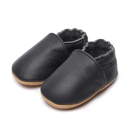 Primeiros Walkers Sapatos de bebê de couro genuíno macio unissex Todos os tipos de cores de mocassins escorregam em sapatos infantis 230114