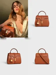 Svart läder designer kvinnor väska mode axel väska luxurys handväskor metall låsande musskal design handväska mini väska 2023 crossbody väska