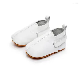 Första vandrare 2023 Spring Autumn Born Baby Boy Girl Shoes Pu Leather Solid Soft Sole White Enfant Toddler 0-2 år gammal