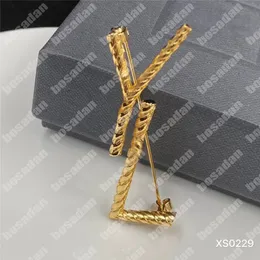 Fashion Designer Brooch Men Women Suits Pins Lady Dress Accessory Letter Brooches Luxury Gold Jewelry Brooches Breastpin Leency Brosche