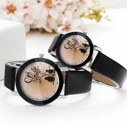ساعة Wristwatches Watches Creative Black View Dial Leather Leather Belt Cain Work Watch for Women Men Gift Quartz Relojes Para Pareja 2023