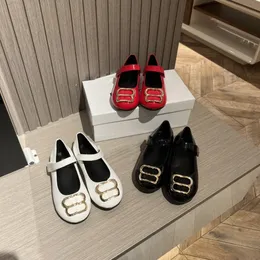 Barnskor avslappnade flickor Paris Princess Sneakers Barn Toddlers Spädbarn Baby Kid Spring Autumn Single Dance Luxury Brand Shoe Fashion Leather Flats Q926#