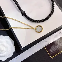 18k Gold Plated Luxury Brand Designer Round Pendants Halsband Rostfritt stål C-Letter Choker Pendant Necklace Chain Jewelry Accessories Gifts Without Box