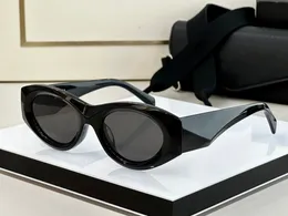 0402 Solglasögon för män och kvinnor Summer 20Z Style Anti-ultraviolet Retro Plate Full Frame Fashion Glasses