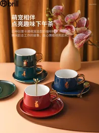 Tazze Piattini Set di tazze da caffè in ceramica europea creativa di lusso Simpatica tazza da tè e piattino turco ecologico leggero Porcelana 50