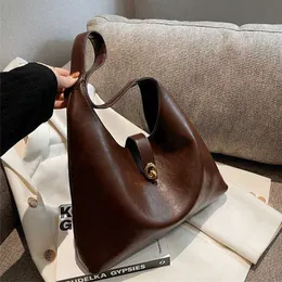 Axelväskor Ny stor kapacitet kvinnor s väska designer handväskor kvinnliga vintage damer hand mode brun läder säck en huvud 230116